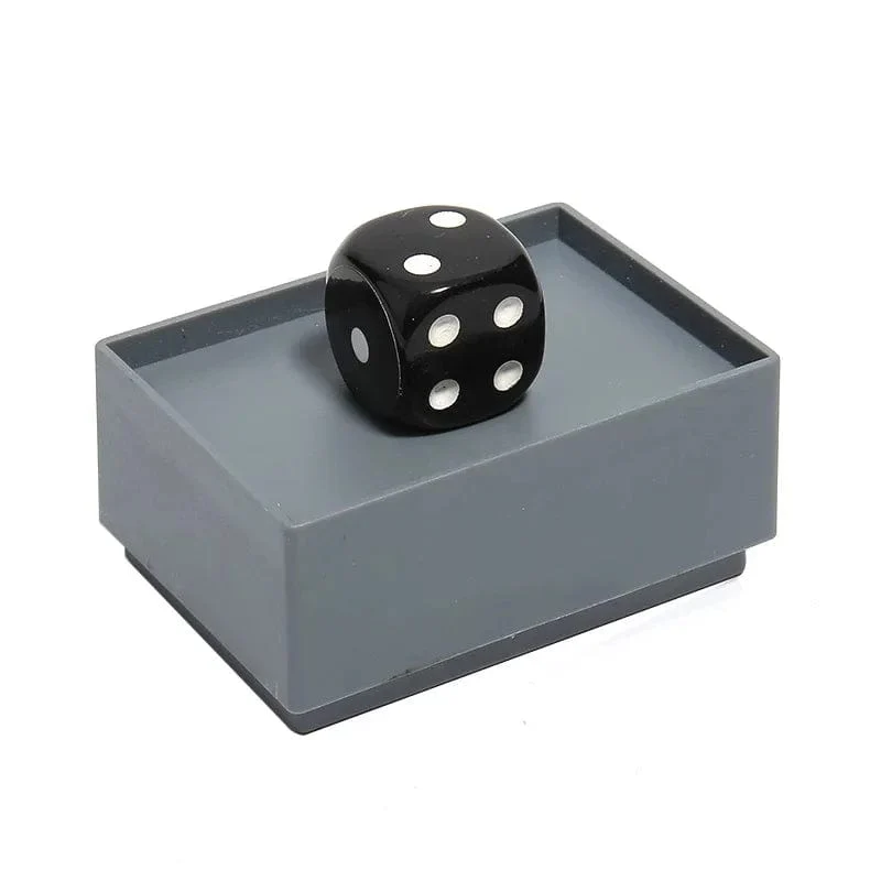 Zauberwürfel-Trick, 7 schwarze Würfel und Box, erstaunliche Wunder-Zahlenänderung, Vorhersage-Effekt, Nahaufnahme, magische Bühne, magisches Zauberer-Gimmick