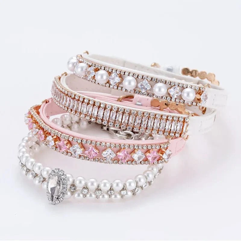 Perlenhalsbänder für Hunde und Katzen mit Kristall-Strass, Perlen-Katzenhalskette, verstellbares Halsband aus PU-Leder für kleine Hunde, Katzenzubehör
