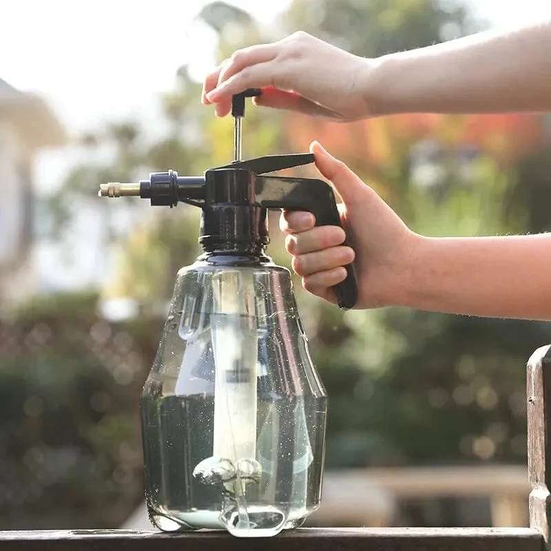 Gartenbewässerung Bewässerung Bewässerung und Sprühtopf Luftdruck Kleine Gartenbau-Haushaltsgießkanne Sprinkler und Spray