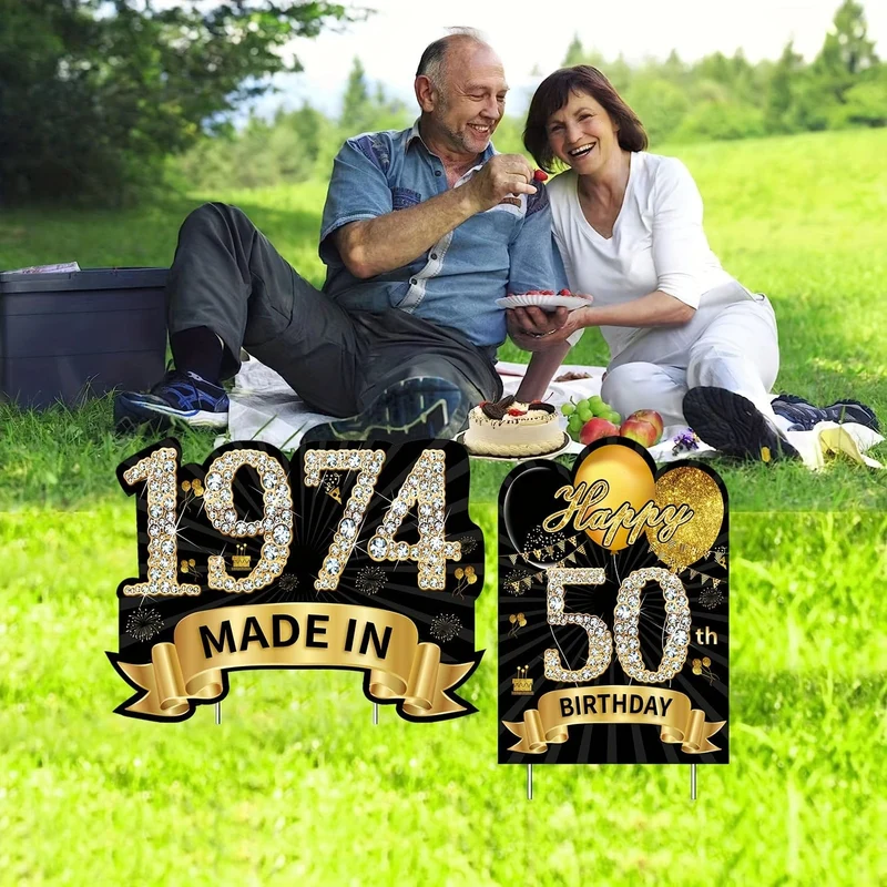 2 Stück 2024 schwarz-goldene Gartenschild-Dekorationen zum 50. Geburtstag für Frauen, Schild „Alles Gute zum 50. Geburtstag“ mit Pfahl, hergestellt im Jahr 1974, Rasenschild, Partyzubehör, „Alles Gute zum XNUMX. Geburtstag“-Gartendekoration mit Pfählen