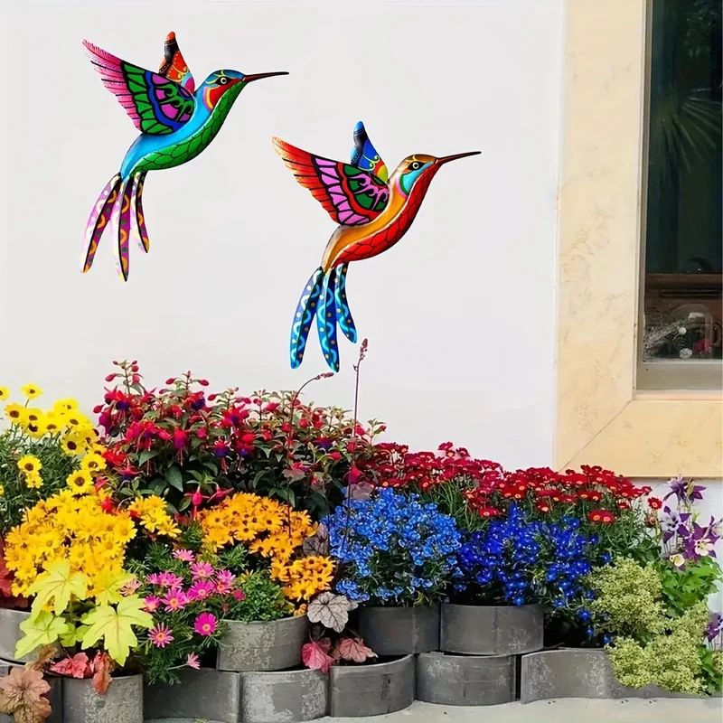 1/2 Stück Metall-Kolibri-Wandkunst-Dekor, bunte Metall-Vögel, Outdoor-Skulptur, Eisen-Außengarten-Hof-Hängedekoration, Ornamente, handgefertigte Vogel-Wandkunst-Zaundekorationen aus Metall für Wohnzimmer, Terrasse, Balkon, Innenbereich.