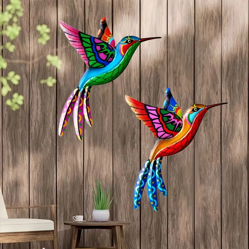 1/2 Stück Metall-Kolibri-Wandkunst-Dekor, bunte Metall-Vögel, Outdoor-Skulptur, Eisen-Außengarten-Hof-Hängedekoration, Ornamente, handgefertigte Vogel-Wandkunst-Zaundekorationen aus Metall für Wohnzimmer, Terrasse, Balkon, Innenbereich.