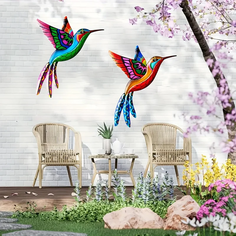 1/2 Stück Metall-Kolibri-Wandkunst-Dekor, bunte Metall-Vögel, Outdoor-Skulptur, Eisen-Außengarten-Hof-Hängedekoration, Ornamente, handgefertigte Vogel-Wandkunst-Zaundekorationen aus Metall für Wohnzimmer, Terrasse, Balkon, Innenbereich.