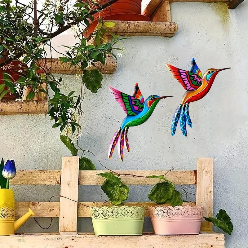 1/2 Stück Metall-Kolibri-Wandkunst-Dekor, bunte Metall-Vögel, Outdoor-Skulptur, Eisen-Außengarten-Hof-Hängedekoration, Ornamente, handgefertigte Vogel-Wandkunst-Zaundekorationen aus Metall für Wohnzimmer, Terrasse, Balkon, Innenbereich.
