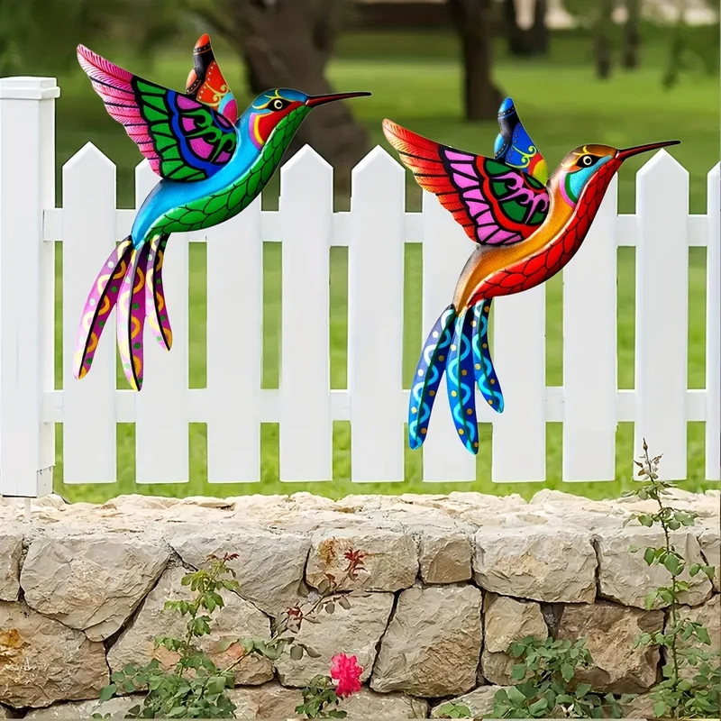1/2 Stück Metall-Kolibri-Wandkunst-Dekor, bunte Metall-Vögel, Outdoor-Skulptur, Eisen-Außengarten-Hof-Hängedekoration, Ornamente, handgefertigte Vogel-Wandkunst-Zaundekorationen aus Metall für Wohnzimmer, Terrasse, Balkon, Innenbereich.