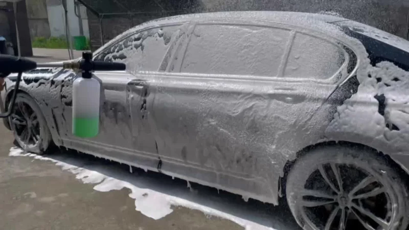 1 Satz, Schneeschaumkanone mit 1/4-Zoll-Schnellanschluss, 700-ml-Flasche, als Hochdruckreiniger-Sprühpistole verwendbar, Autowaschseifen-Aufsatzsatz, Schaumreiniger-Werkzeug