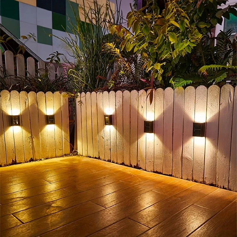 1-teiliges 4-LED-Solar-Wandleuchten-Set, beleuchtet nach oben und unten Sonnenlicht-Sensor-Lampe für den Außenbereich, wasserdicht, modernes Dekor im nordischen Stil für Veranden, Wege, Gärten, Innenhöfe, Rasen, Terrasse, Zaun und Gasse