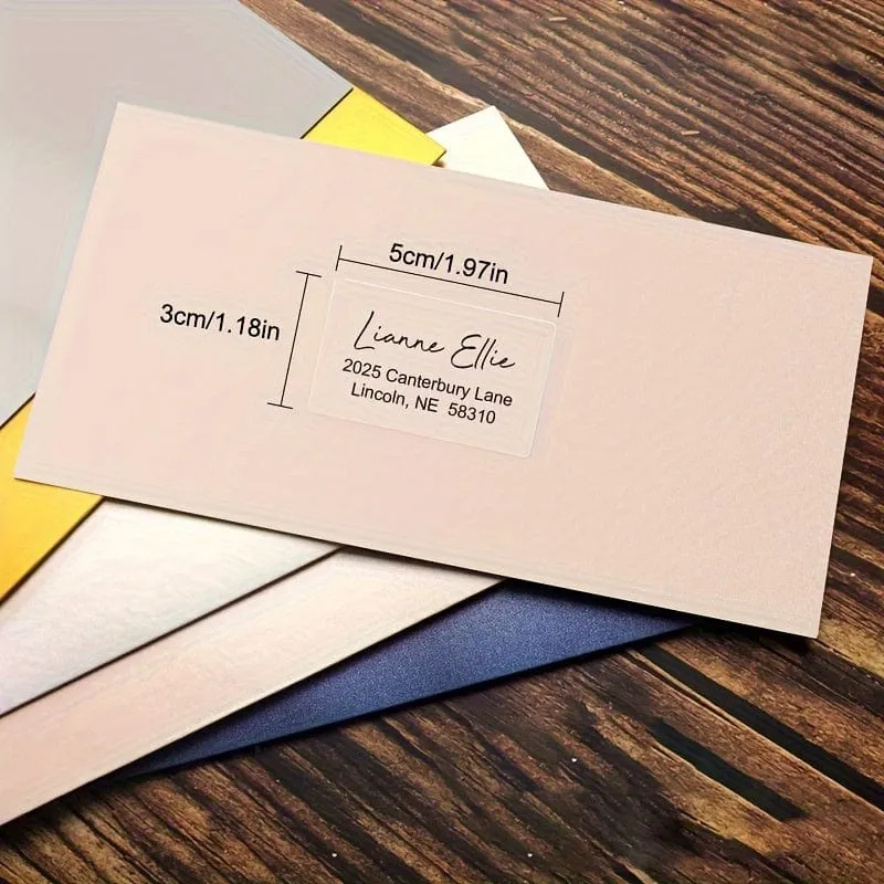 Set individuell gestalteter, transparenter und wasserfester Adressetiketten für anspruchsvolle Korrespondenz und Event-Mailings. Diese personalisierten Aufkleber bieten eine starke Haftung und Widerstandsfähigkeit gegenüber Witterungseinflüssen