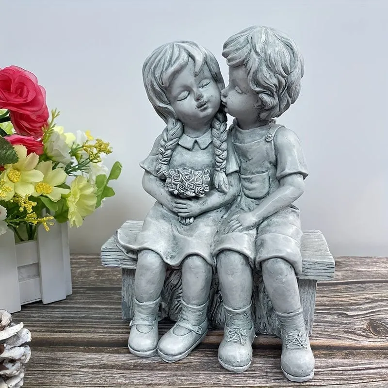 1 Stück Junge küssendes Mädchen Statue sitzt auf Bank Figur küssendes Paar Gartenskulptur Frau Geschenke für den Außenbereich Rasen Hof Kunstsammlung, Gartenskulptur & Statue