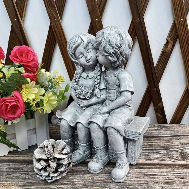 1 Stück Junge küssendes Mädchen Statue sitzt auf Bank Figur küssendes Paar Gartenskulptur Frau Geschenke für den Außenbereich Rasen Hof Kunstsammlung, Gartenskulptur & Statue