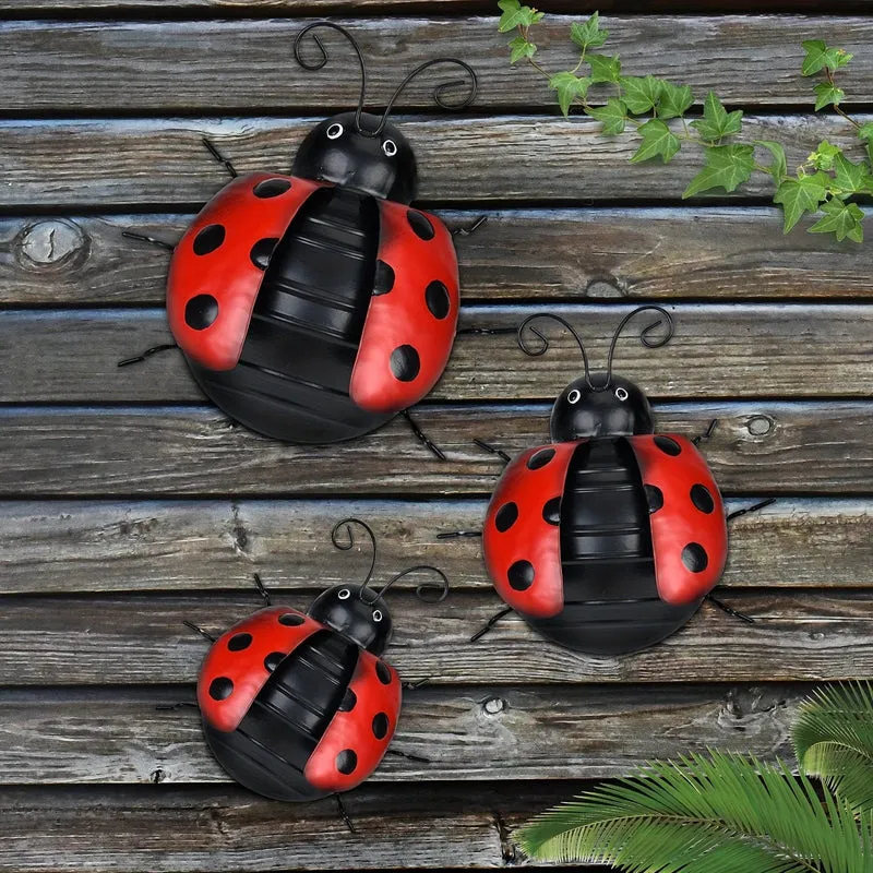 3 Stück/Set niedliche Marienkäfer-Skulptur aus Metall, Wandkunst-Dekor, Innen- und Außenbereich, dekorativ, rote Marienkäfer zum Aufhängen für Garten, Hinterhof, Veranda, Zuhause, Terrasse, Rasen, Zaun, Dekorationen, kreative Urlaubsdekorationen