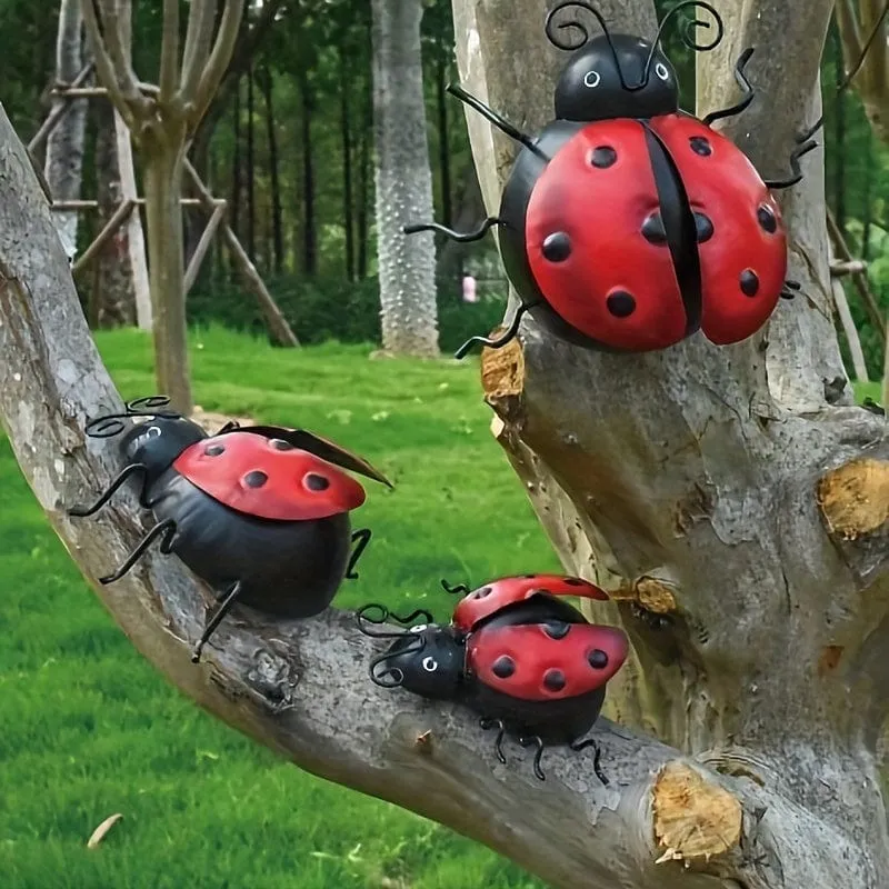 3 Stück/Set niedliche Marienkäfer-Skulptur aus Metall, Wandkunst-Dekor, Innen- und Außenbereich, dekorativ, rote Marienkäfer zum Aufhängen für Garten, Hinterhof, Veranda, Zuhause, Terrasse, Rasen, Zaun, Dekorationen, kreative Urlaubsdekorationen