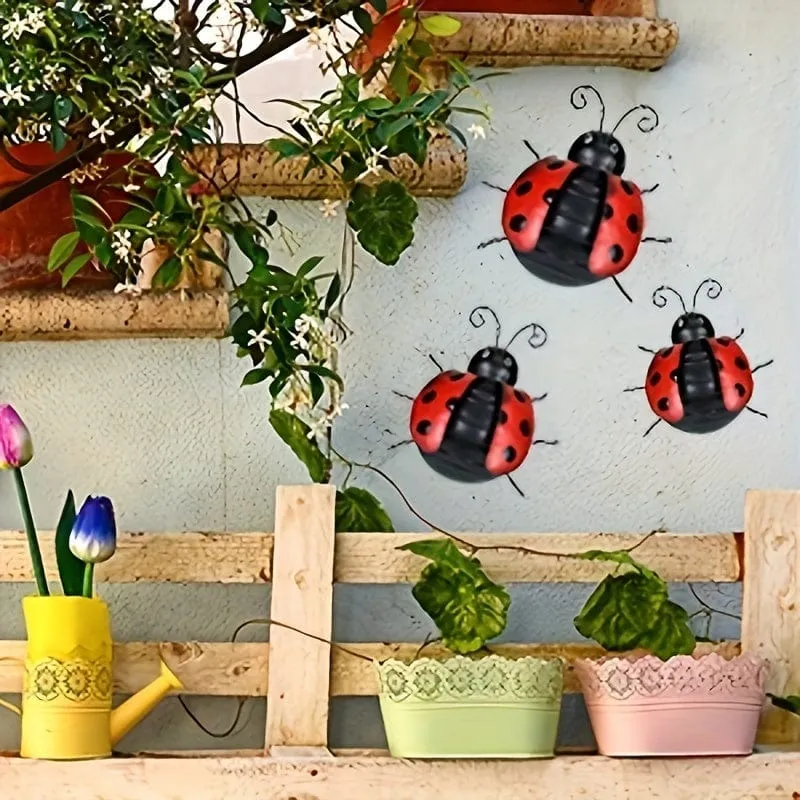 3 Stück/Set niedliche Marienkäfer-Skulptur aus Metall, Wandkunst-Dekor, Innen- und Außenbereich, dekorativ, rote Marienkäfer zum Aufhängen für Garten, Hinterhof, Veranda, Zuhause, Terrasse, Rasen, Zaun, Dekorationen, kreative Urlaubsdekorationen
