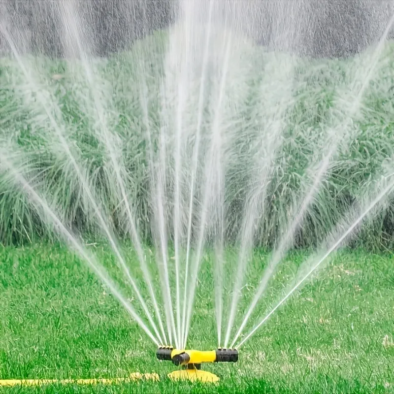 1 Stück automatischer Rasensprinkler, 360° drehbar, 3 verstellbare Dreharme, kombinierbar, Mehrwinkel-Großflächenabdeckung für Gartenrasen, automatische Bewässerung, Dachkühlung, Gelb