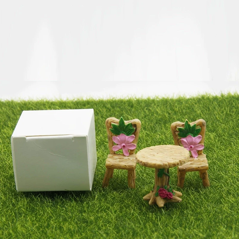 Erstellen Sie einen magischen Feengarten mit 1 Satz Tischen und Stühlen aus Kunstharz, einer Mikrolandschaft aus Moos, Sukkulenten-Ornamenten und Mini-Gartendekorationszubehör!