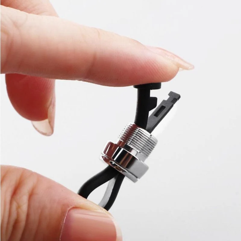 Ein modischer und minimalistischer Schlüsselanhänger aus Legierung und TPU-Material, geeignet für Autoschlüssel, ein Unisex-Schlüsselanhänger für Männer und Frauen