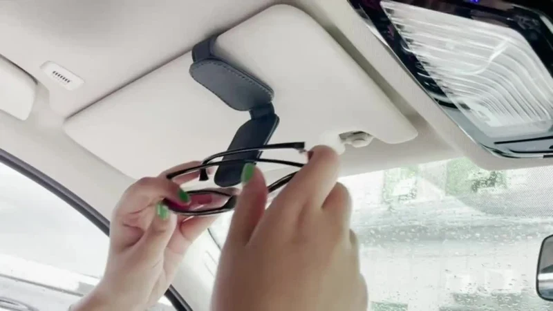 Magnetischer Sonnenbrillenhalter aus Kunstleder für die Sonnenblende im Auto, tragbarer Clip-Aufbewahrungsständer – Auto-Innenausstattung