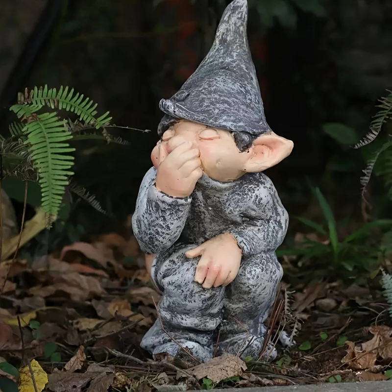 Verleihen Sie Ihrem Garten einen Hauch von Laune mit dieser entzückenden frechen Knome-Statue!