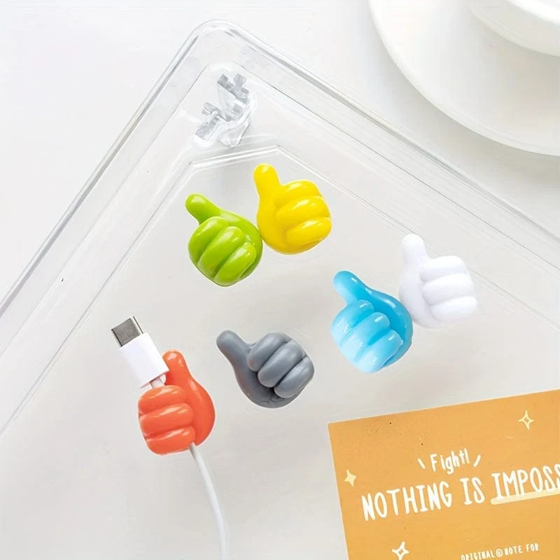 10 Stück handgeformte Gummihaken – die perfekte Gadget-Dekoration für die Organisation von Kabeln und Netzkabeln. (Zufällige Farbe)