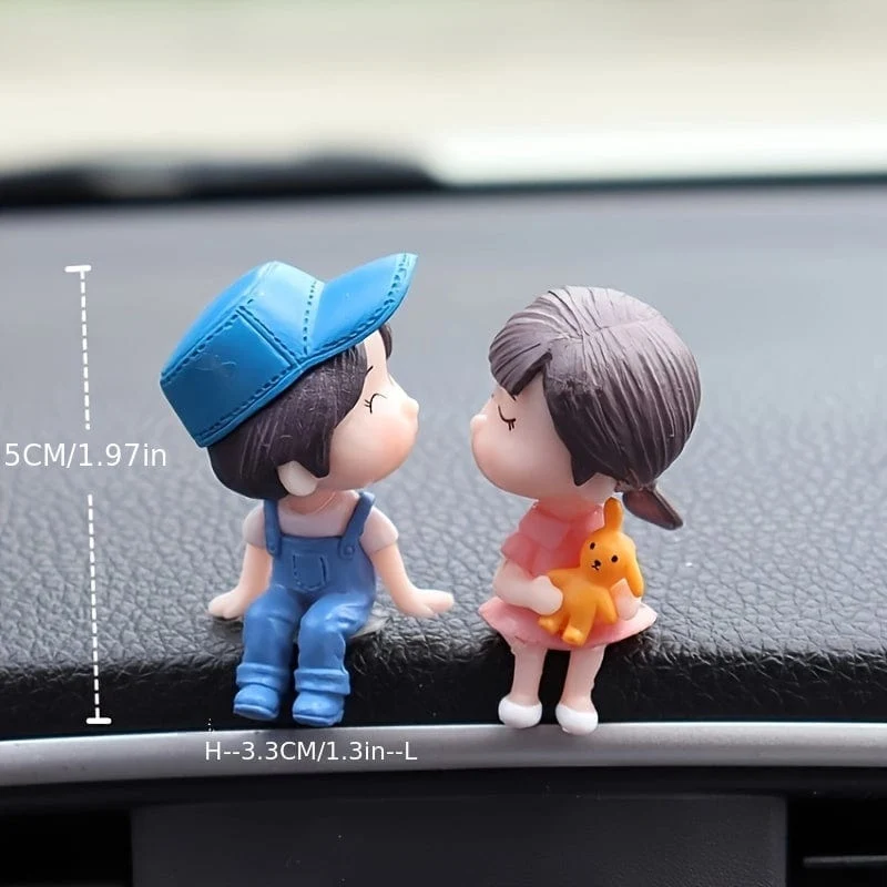 Niedliche Ornamente, paar Actionfiguren, Luftballons, Ornamente für die Armaturenbrettdekoration im Auto