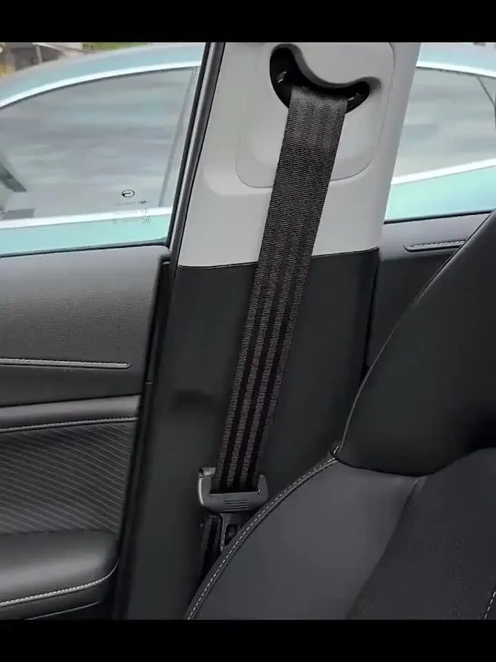 2 Stück Universal Auto Stilvoller Autosicherheitsgurt Kunstleder Autositz Schultergurtpolster Kissenbezug Autogurtschutz