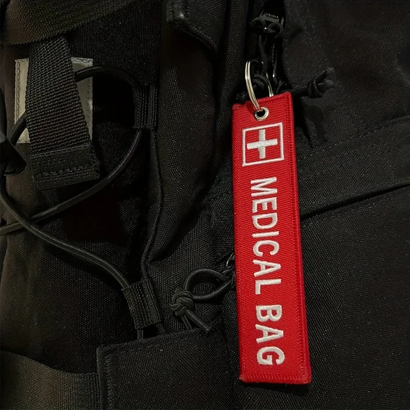 Kreuz-Logo, medizinische Tasche, beidseitig bestickt, roter Anhänger, Schlüsselanhänger, Motorrad-Schlüsselzubehör