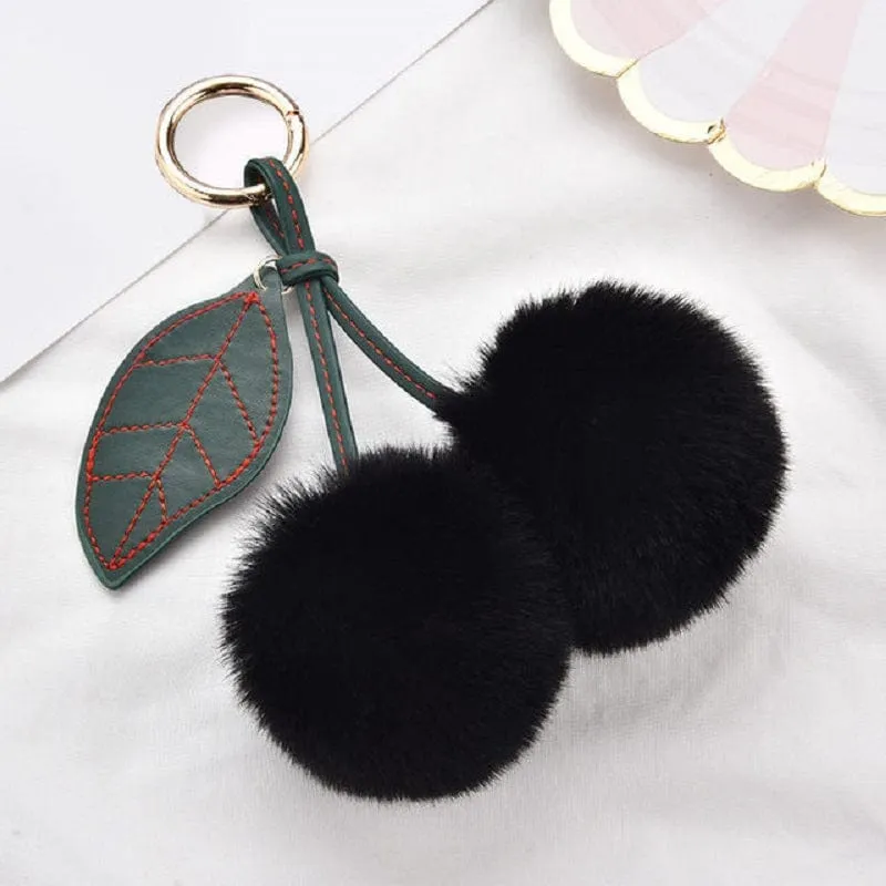 Entzückender, flauschiger Kirsch-Schlüsselanhänger – ein perfektes Accessoire für Ihr Auto oder Ihre Handtasche!