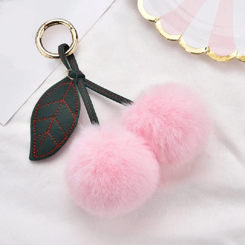 Entzückender, flauschiger Kirsch-Schlüsselanhänger – ein perfektes Accessoire für Ihr Auto oder Ihre Handtasche!