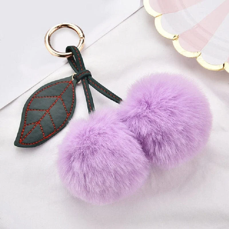 Entzückender, flauschiger Kirsch-Schlüsselanhänger – ein perfektes Accessoire für Ihr Auto oder Ihre Handtasche!