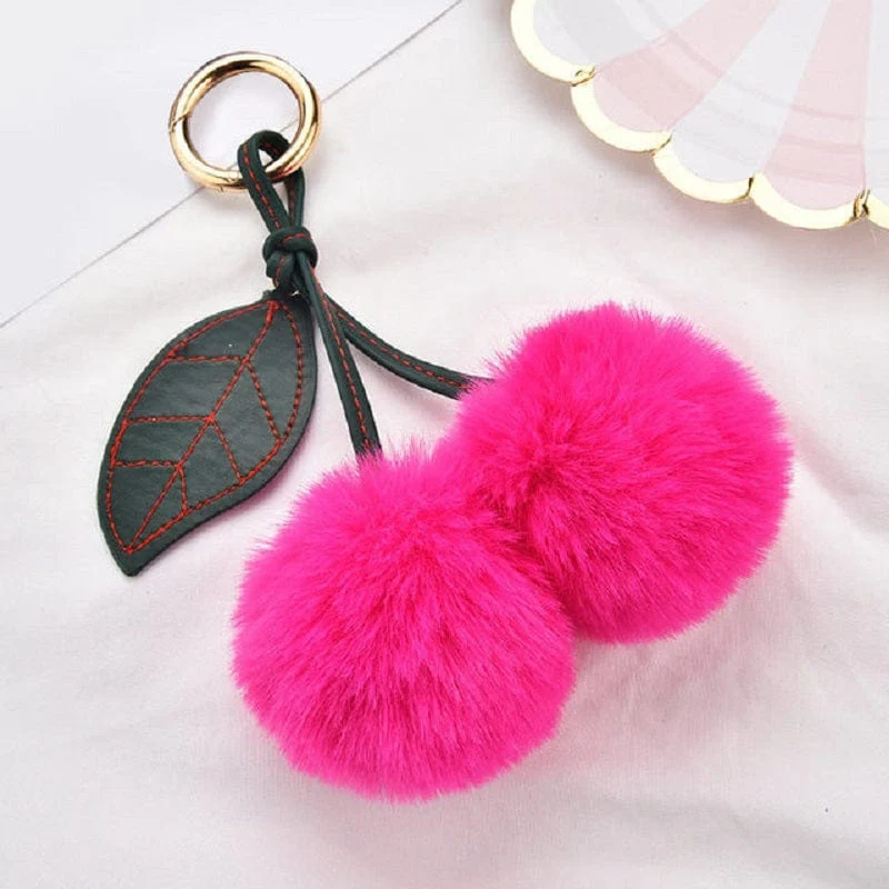 Entzückender, flauschiger Kirsch-Schlüsselanhänger – ein perfektes Accessoire für Ihr Auto oder Ihre Handtasche!