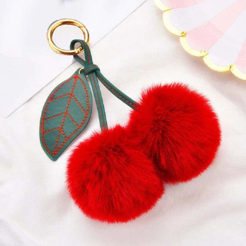 Entzückender, flauschiger Kirsch-Schlüsselanhänger – ein perfektes Accessoire für Ihr Auto oder Ihre Handtasche!