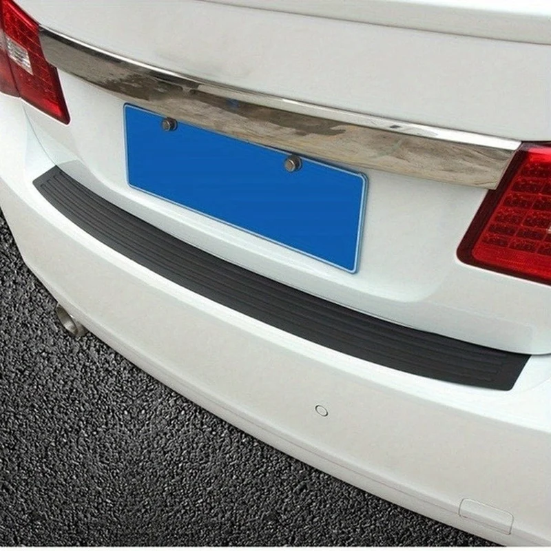 Werten Sie die Heckstoßstange Ihres Autos mit einem stilvollen Schutzaufkleber für maximalen Schutz auf!