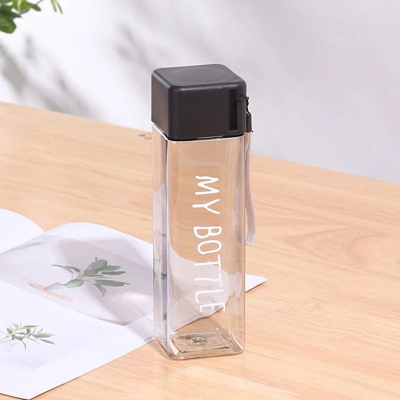 1 Stück, 17oz/500ml minimalistischer quadratischer Plastikwasserbecher, auslaufsicher, mit Hebeseil und Deckel, tragbare Sportwasserflasche, geeignet für Outdoor-Fitness, Sport und Reisen