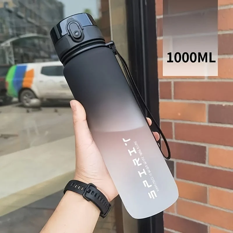 1 Stück 650 ml/1000 ml große tragbare Kunststoff-Wasserflasche, auslaufsicherer Farbverlaufs-Wasserbecher für Outdoor-Fitness-Sport-Camping-Reisen