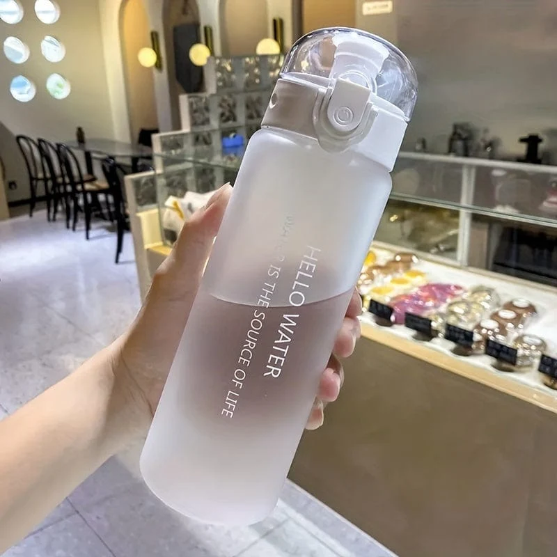 1 Stück, auslaufsichere Sportwasserflasche – 780 ml – modisch und tragbar – perfekt für Outdoor-Aktivitäten