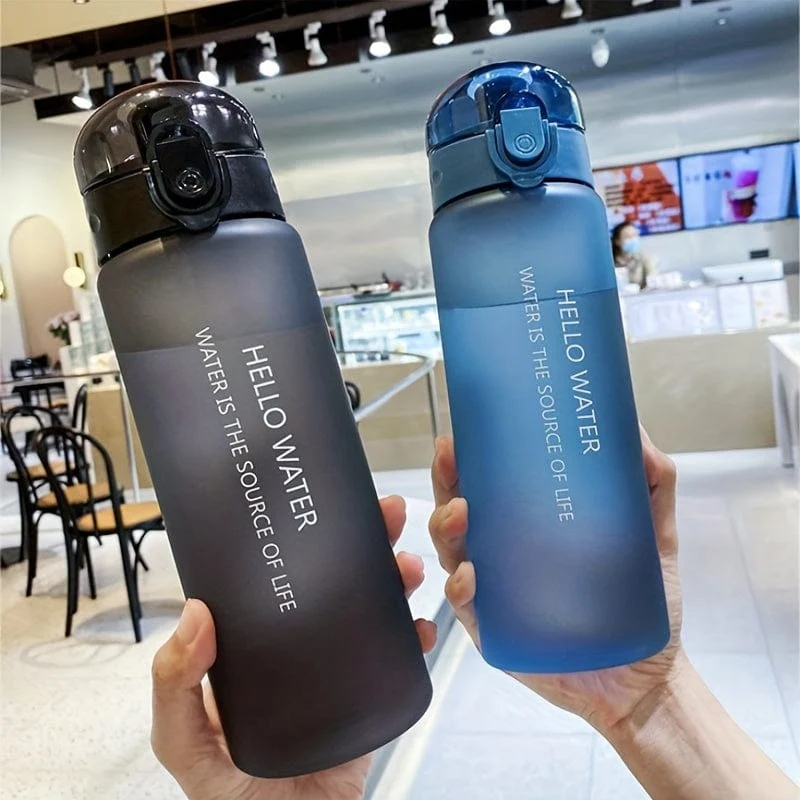 1 Stück, auslaufsichere Sportwasserflasche – 780 ml – modisch und tragbar – perfekt für Outdoor-Aktivitäten