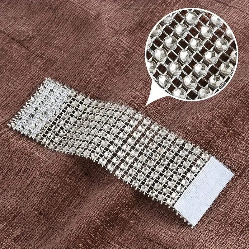 50 Stück, goldene Serviettenringe, elegante, einfarbige Serviettenschnalle mit Strasssteinen aus Kunststoff, polierte Metallringe aus Gusseisen, Weihnachtsdekoration, Esstischdekoration