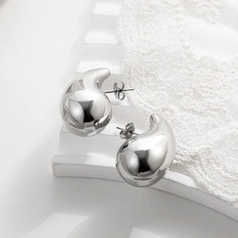 Edelstahl vergoldete Tropfen-Ohrringe Dupes für Damen, leichte, glatte Wassertropfen-Creolen aus Metall, trendiger Schmuck