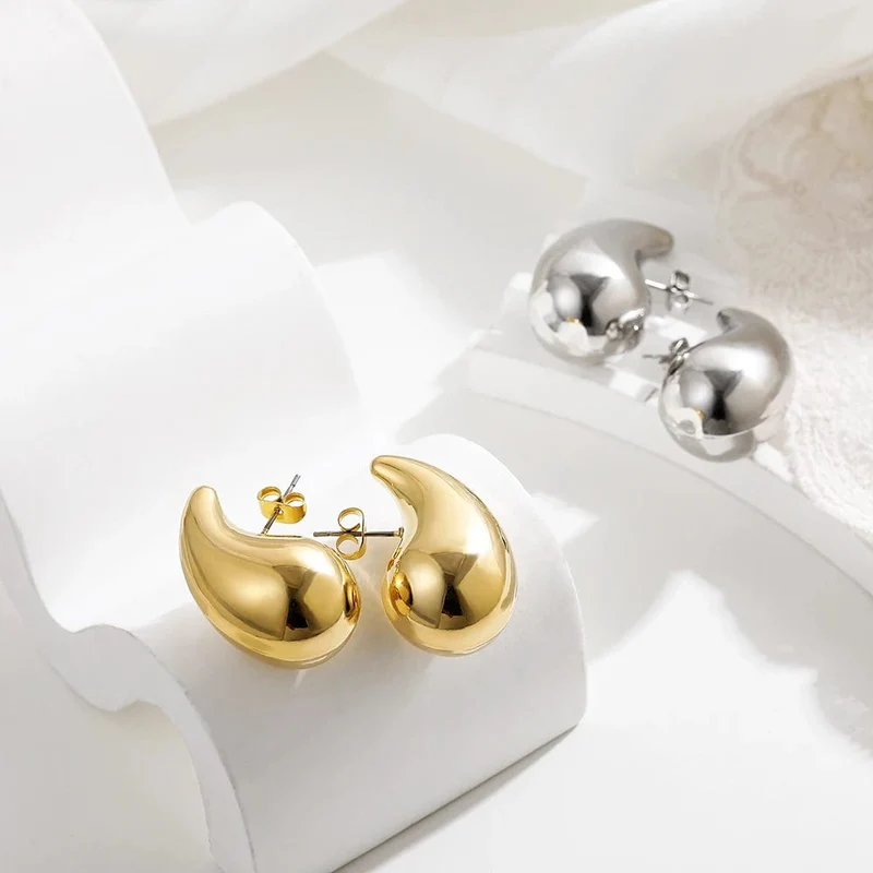 Edelstahl vergoldete Tropfen-Ohrringe Dupes für Damen, leichte, glatte Wassertropfen-Creolen aus Metall, trendiger Schmuck
