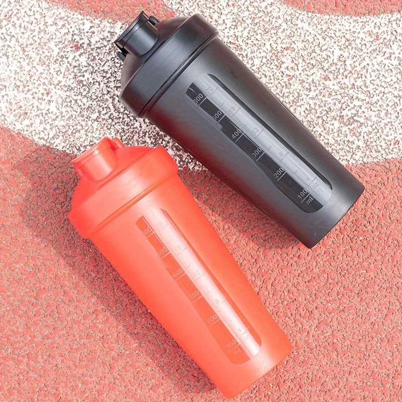1 Stück, großer Sport-Shake-Becher, mit Metall-Rührkugel, zum Mischen von Protein-Pulver-Shake-Getränken, Sportwasserflasche, geeignet für Fitnessstudio, Schulspielplatzarbeit und andere, der beste Begleiter für Sportler, 600 ml/20 Unzen