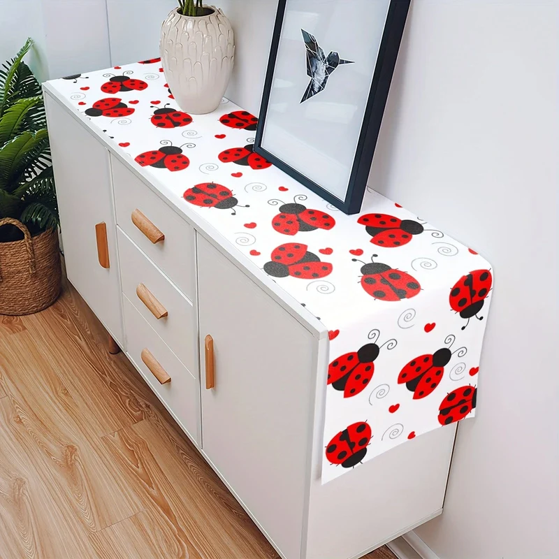 1 Stück, Tischläufer, The Road Of Ladybug Love Dot Texture auf dem Esstisch, Hochzeitsdekoration, Desktop, Festival-Party-Tischdecke, Home-Party-Dekoration, Home-Party-Innendekoration, Party-Geschirrzubehör