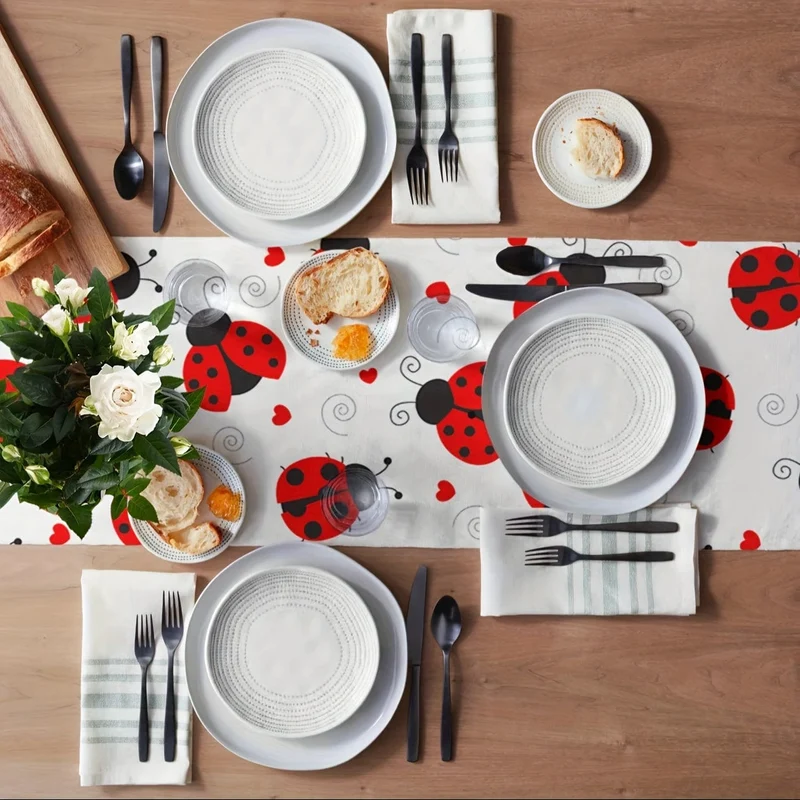 1 Stück, Tischläufer, The Road Of Ladybug Love Dot Texture auf dem Esstisch, Hochzeitsdekoration, Desktop, Festival-Party-Tischdecke, Home-Party-Dekoration, Home-Party-Innendekoration, Party-Geschirrzubehör