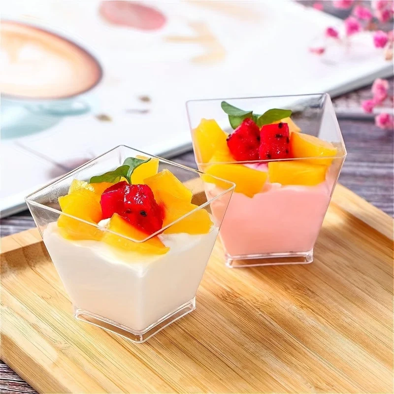 50/100 Stück durchsichtige Dessertbecher aus Kunststoff, quadratische Mousse-Pudding-Joghurtbecher, geeignet für Kuchen, Eis, Vorspeisen, für Partys und Hochzeitsfeiern, Partyzubehör, Geschirrzubehör