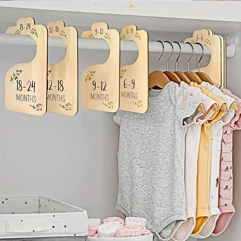 8 Stück doppelseitige Baby-Schrank-Organizer aus Holz, Baby-Schrank-Trennwände, Neugeborene bis 24 Monate, bezaubernde Kinderzimmer-Dekoration, Kleiderbügel-Trennwände in Baby-Kleidergröße für Babys, Mädchen und Jungen, Halloween, Thanksgiving, Weihnachtsgeschenk