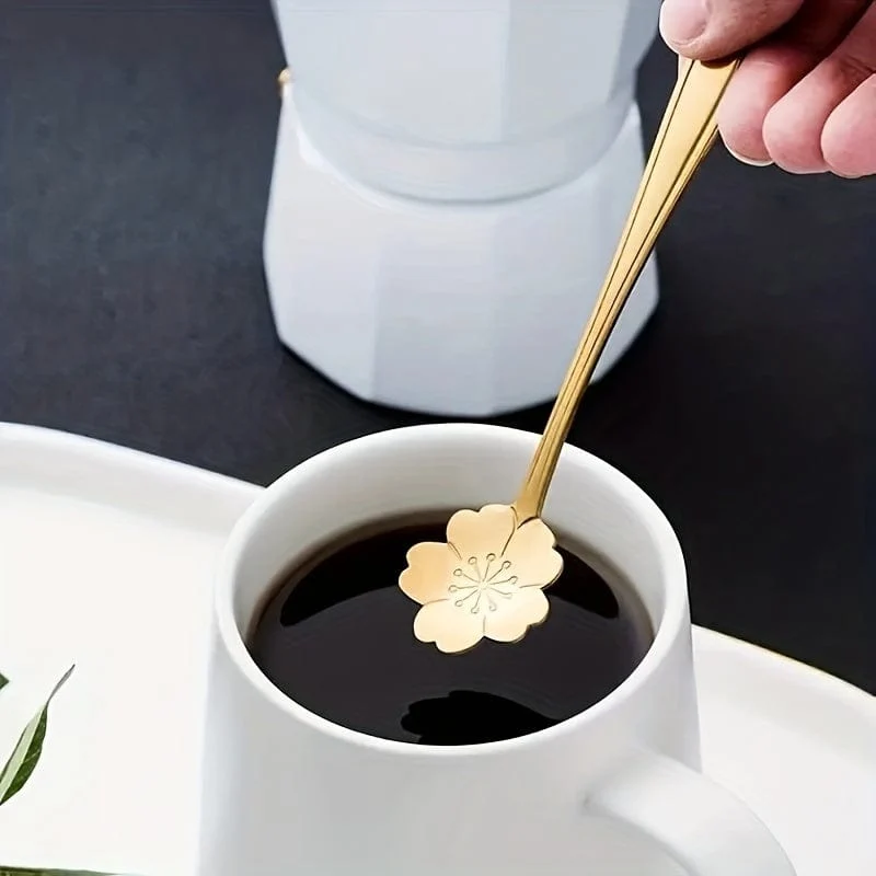 8-teiliges süßes Blumenlöffel-Set – perfekt für Tee, Kaffee, Eis und Desserts – Edelstahl mit goldener und silberner Oberfläche – Küchen-Requisiten für ein schickes und elegantes Speiseerlebnis