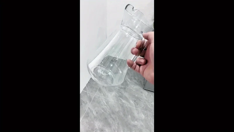 1/2 Stück, Kunststoffkrug mit Deckel, leicht zu reinigende, hitzebeständige Kunststoff-Wasserkaraffe mit Griff für heiße/kalte Getränke – Wasser, Kaltgetränk, Eistee und Saft, Wohnzimmerzubehör, Restaurantbedarf