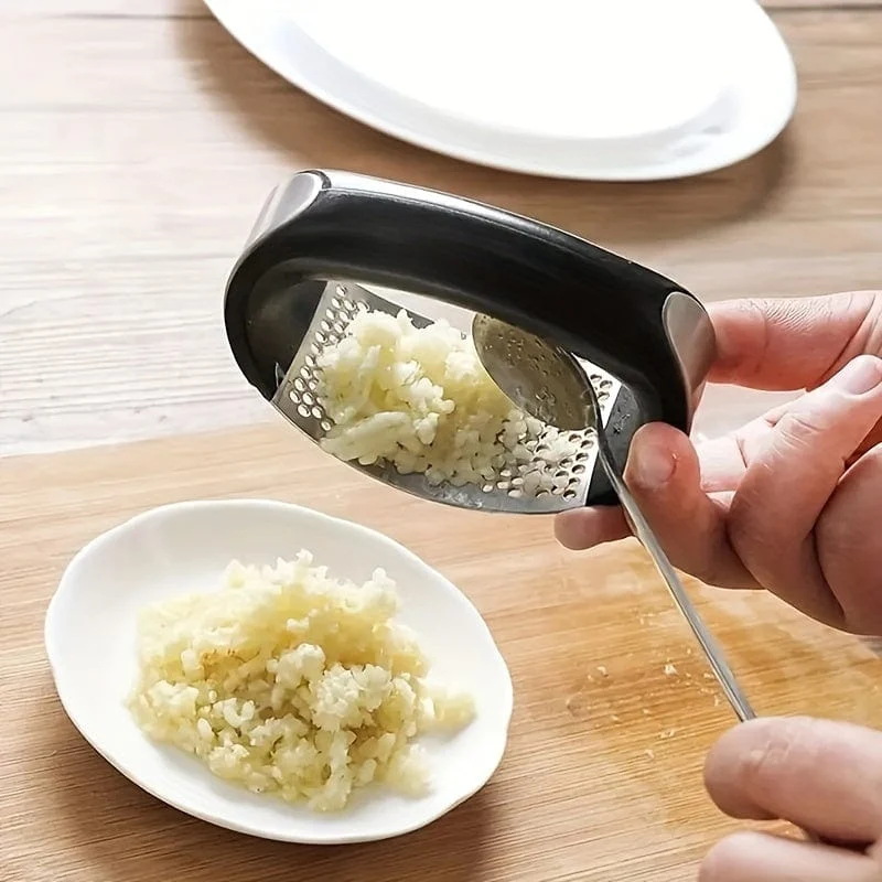 1 Stück, Knoblauchpresse aus Edelstahl. Zerkleinern Sie Knoblauch ganz einfach mit diesem multifunktionalen Küchenwerkzeug!