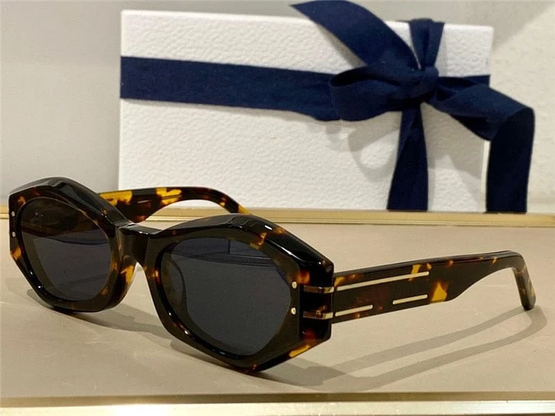 Damen-Sonnenbrille für den Sommer für Männer und Frauen, Signatur-B1U-Stil, Anti-Ultraviolett-Retro-Platte, Vollformat-Brille, Zufallsbox