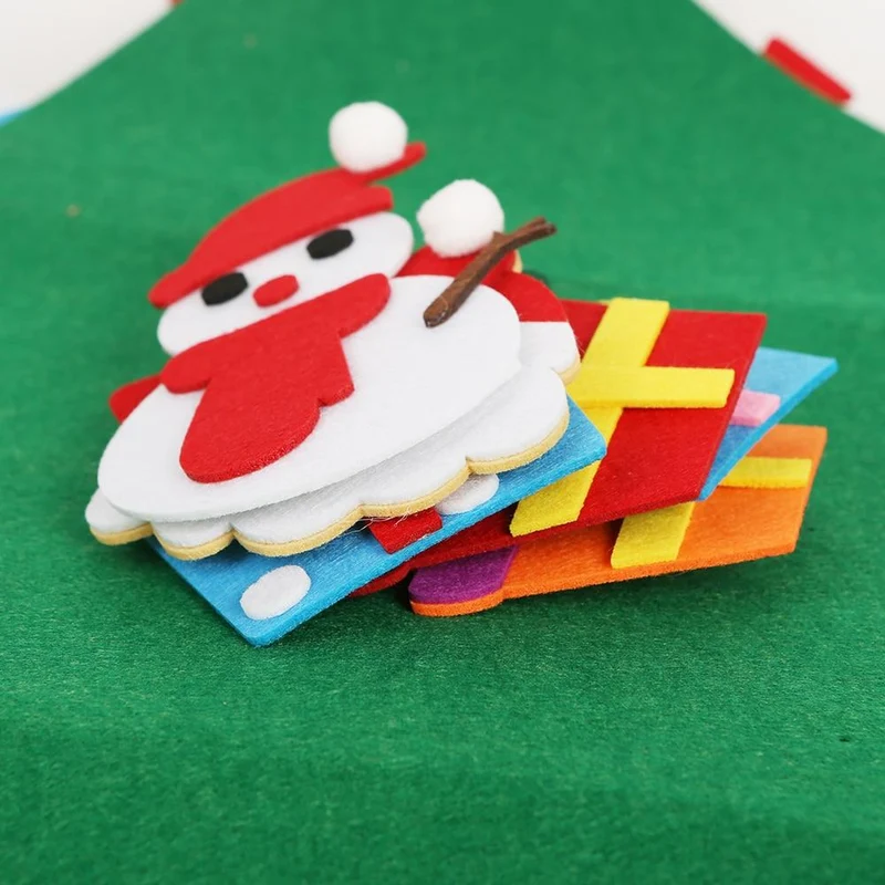Baby Montessori Spielzeug 32 Stück DIY Filz Weihnachtsbaum Kleinkinder Beschäftigt Brett Weihnachtsbaum Geschenk für Junge Mädchen Tür Wand Ornament Dekorationen