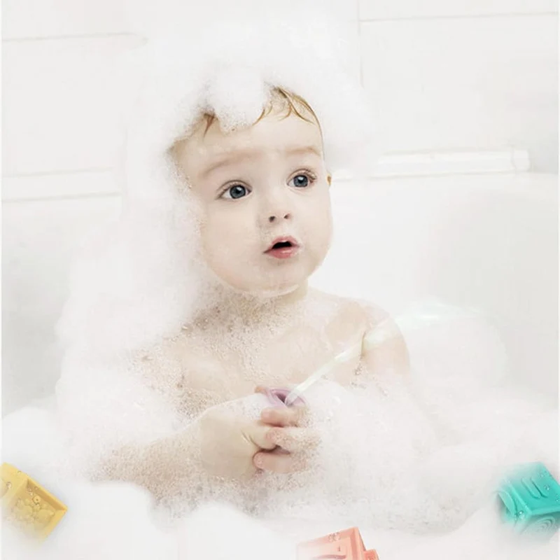 Weiche Naissance Silikon-Pädagogische Bausteine ​​3D-Hängekugel Babys Gummiwürfel Beißringe Squeeze Badespielzeug Geburtsgeschenk